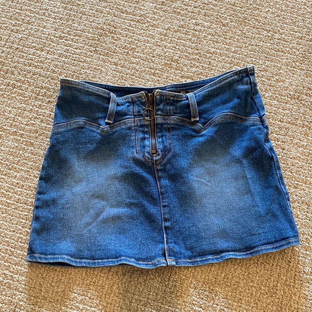 Serfontaine denim mini skirt size 4